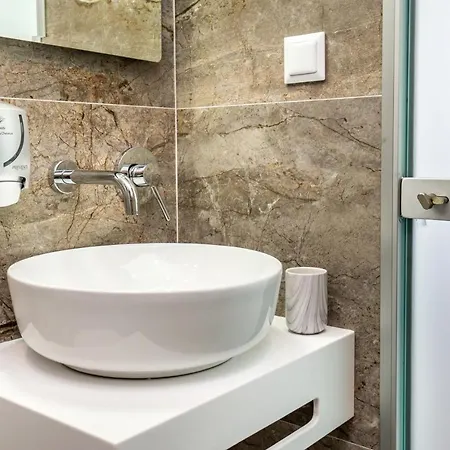 New Azzurro Deluxe Hotel