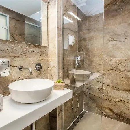 New Azzurro Deluxe Hotel
