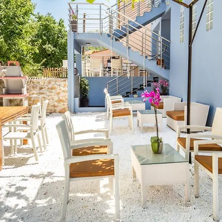New Azzurro Deluxe Hotel *