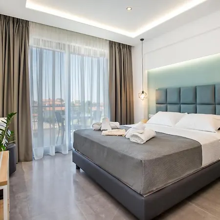 New Azzurro Deluxe Hotel *