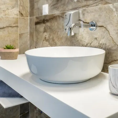 New Azzurro Deluxe Hotell